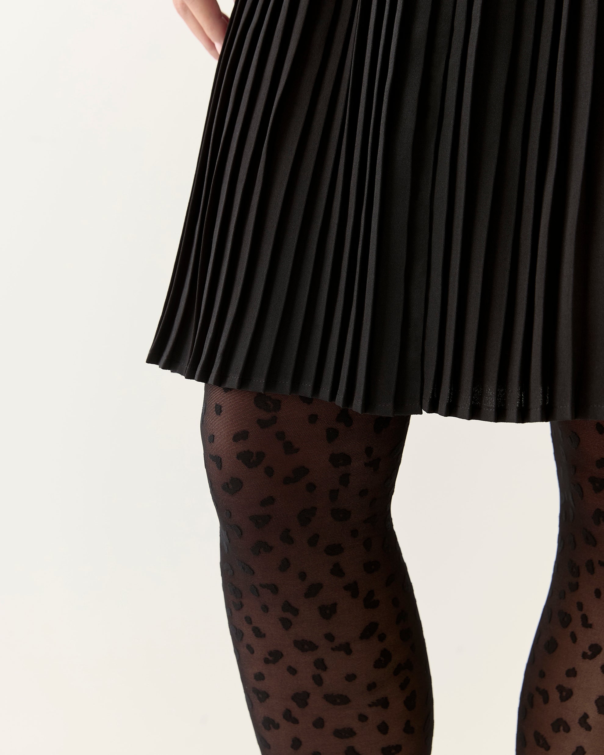 Knee-Length Pleated Skirt In Black