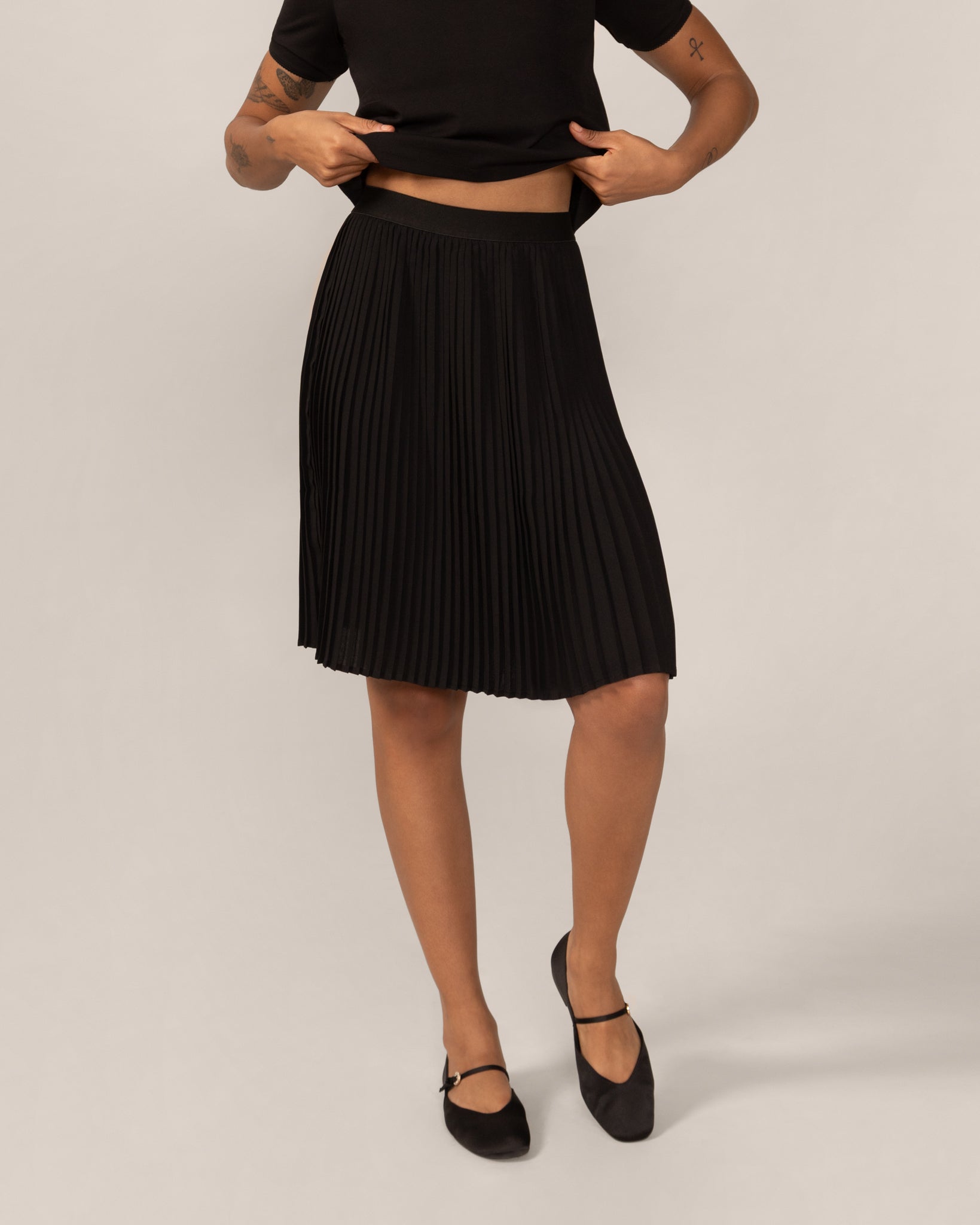 Knee-Length Pleated Skirt In Black