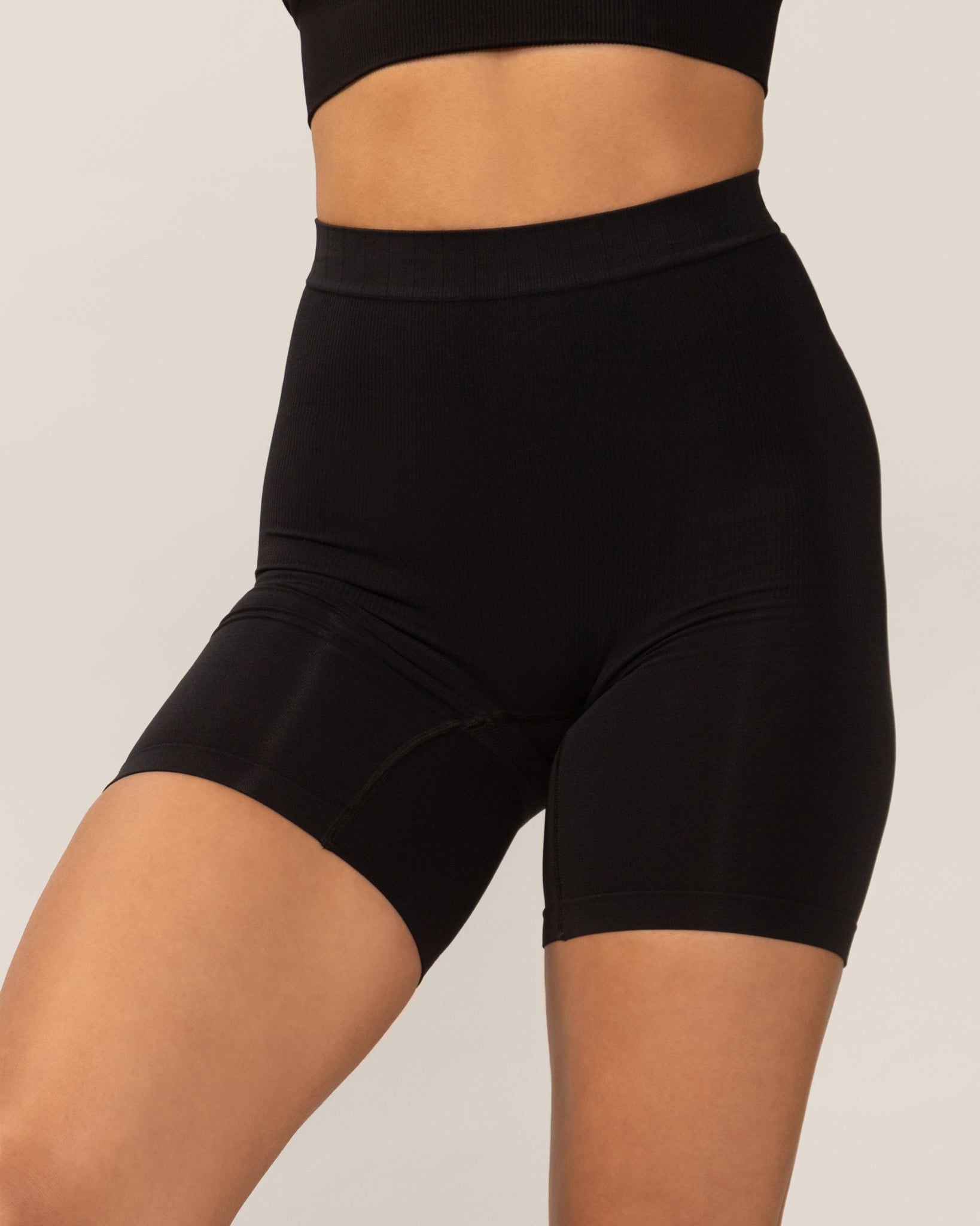 Contour Shaping Seamless Undershorts in Black