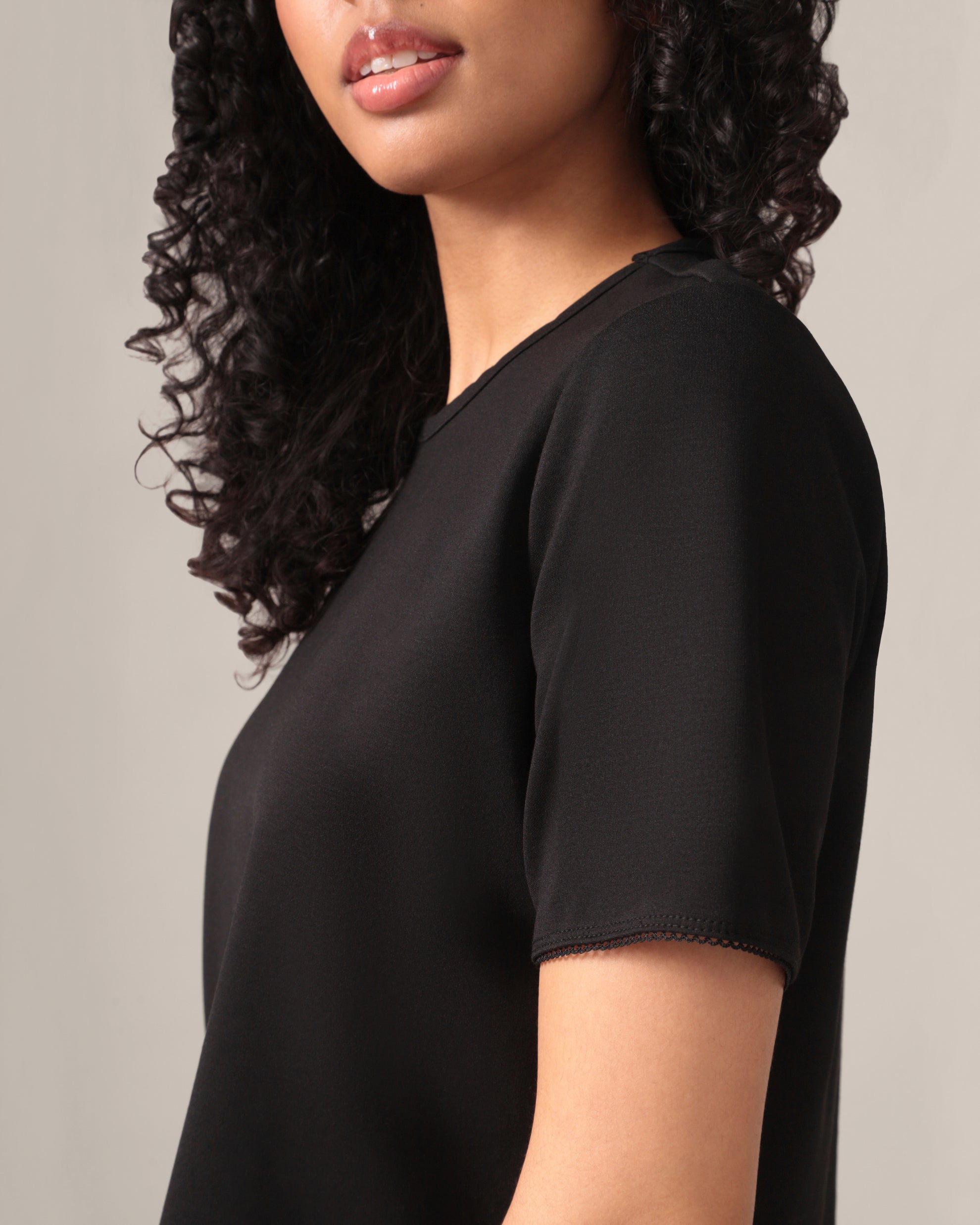 The Perfect Tee - Light Ease knit in Black